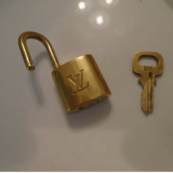 REAL GOLD  Authentic Louis Vuitton lock and key #308 - Picture 2 of 4